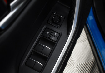Подержанный автомобиль Toyota RAV4 2021 года (10 фото)