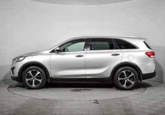 Подержанный автомобиль Kia Sorento 2017 года (8 фото)