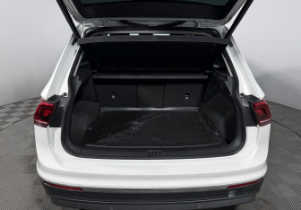 Подержанный автомобиль Volkswagen Tiguan 2017 года (13 фото)