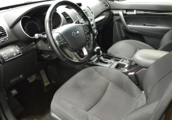 Подержанный автомобиль Kia Sorento 2017 года (10 фото)