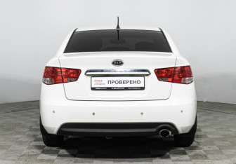 Подержанный автомобиль Kia Cerato Sedan 2011 года (6 фото)