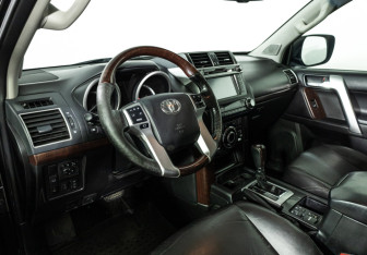 Подержанный автомобиль Toyota Land Cruiser Prado 2014 года (11 фото)