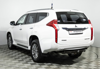 Подержанный автомобиль Mitsubishi Pajero Sport 2018 года (7 фото)