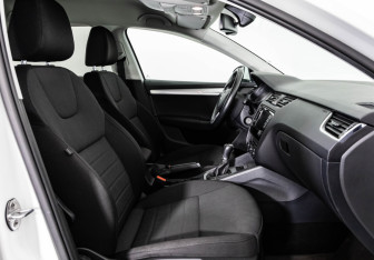 Подержанный автомобиль Skoda Octavia Liftback 2016 года (18 фото)