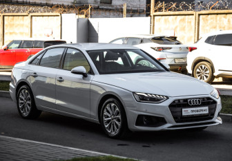 Подержанный автомобиль Audi A4 Sedan 2020 года (4 фото)