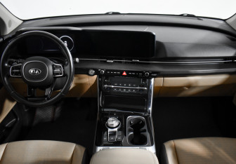 Подержанный автомобиль Kia Carnival 2020 года (16 фото)