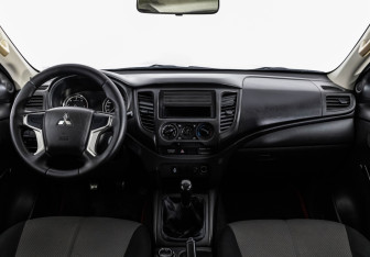 Подержанный автомобиль Mitsubishi L200 2019 года (10 фото)