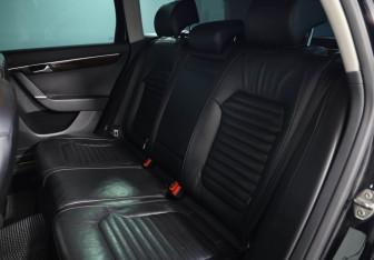 Подержанный автомобиль Volkswagen Passat Wagon 2011 года (18 фото)