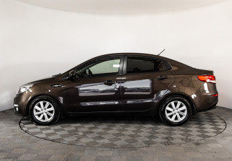 Подержанный автомобиль Kia Rio Sedan 2016 года (8 фото)