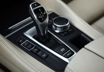 Подержанный автомобиль BMW X6 2017 года (23 фото)