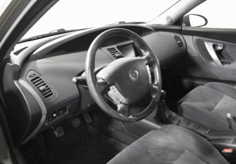 Подержанный автомобиль Nissan Primera Sedan 2006 года (9 фото)