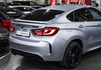 Подержанный автомобиль BMW X6 M 2017 года (10 фото)