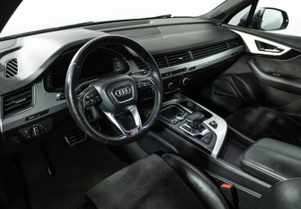 Подержанный автомобиль Audi Q7 2016 года (11 фото)