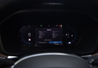 Подержанный автомобиль Volvo XC60 2021 года (18 фото)