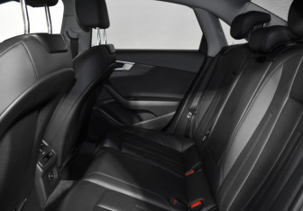 Подержанный автомобиль Audi A4 Sedan 2018 года (12 фото)