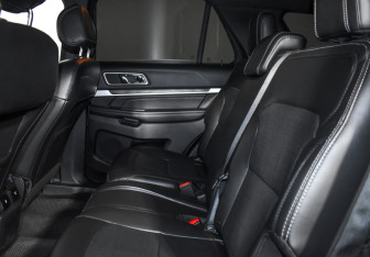 Подержанный автомобиль Ford Explorer 2018 года (13 фото)