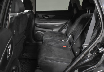 Подержанный автомобиль Nissan X-Trail 2015 года (11 фото)