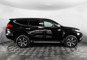 Подержанный автомобиль Mitsubishi Pajero Sport 2017 года (4 фото)