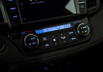 Подержанный автомобиль Toyota RAV4 2019 года (17 фото)