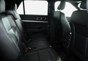 Подержанный автомобиль Ford Explorer 2018 года (9 фото)
