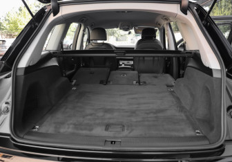 Подержанный автомобиль Audi Q7 2019 года (38 фото)