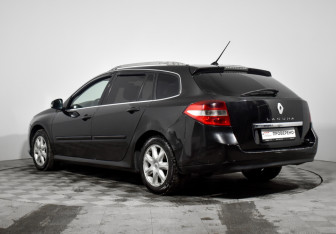 Подержанный автомобиль Renault Laguna Wagon 2009 года (7 фото)