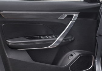 Подержанный автомобиль Geely Atlas Pro 2021 года (23 фото)