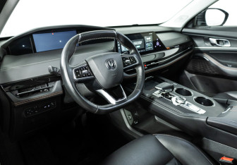 Подержанный автомобиль Changan UNI-K 2023 года (11 фото)