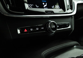 Подержанный автомобиль Volvo S90 2020 года (18 фото)