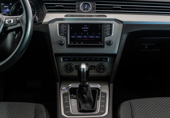 Подержанный автомобиль Volkswagen Passat Sedan 2016 года (15 фото)