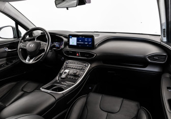 Подержанный автомобиль Hyundai Santa Fe 2023 года (10 фото)