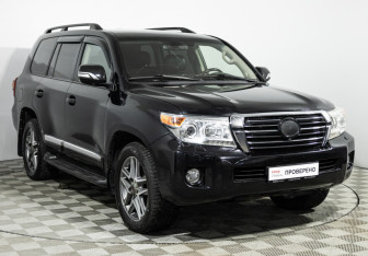 Подержанный автомобиль Toyota Land Cruiser Suv 2012 года (3 фото)