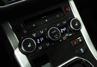 Подержанный автомобиль Land Rover Range Rover Evoque 2015 года (17 фото)