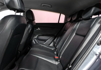 Подержанный автомобиль Kia Rio Hatchback 2018 года (12 фото)