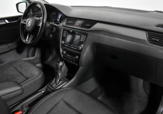 Подержанный автомобиль Skoda Rapid Liftback 2018 года (14 фото)