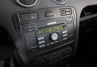 Подержанный автомобиль Ford Fusion 2007 года (16 фото)