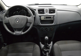 Подержанный автомобиль Renault Logan Sedan 2017 года (14 фото)