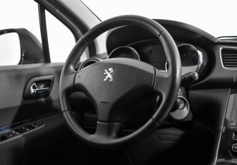 Подержанный автомобиль Peugeot 3008 2016 года (15 фото)