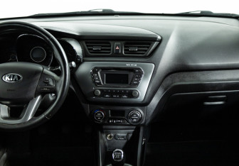 Подержанный автомобиль Kia Rio Sedan 2014 года (14 фото)