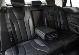 Подержанный автомобиль Hongqi H5 2022 года (30 фото)