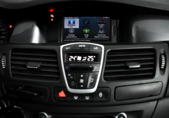 Подержанный автомобиль Renault Laguna Wagon 2009 года (15 фото)