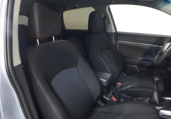 Подержанный автомобиль Mitsubishi ASX 2012 года (17 фото)