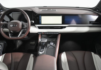 Подержанный автомобиль Geely Monjaro 2022 года (13 фото)