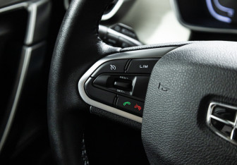 Подержанный автомобиль Geely Coolray 2023 года (18 фото)