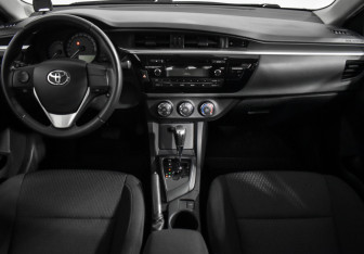 Подержанный автомобиль Toyota Corolla Sedan 2015 года (16 фото)