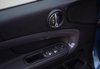 Подержанный автомобиль MINI Countryman 2018 года (21 фото)
