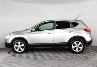 Подержанный автомобиль Nissan Qashqai 2007 года (8 фото)
