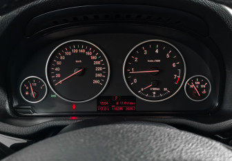 Подержанный автомобиль BMW X3 2015 года (18 фото)