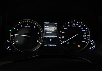 Подержанный автомобиль Lexus ES 2016 года (12 фото)