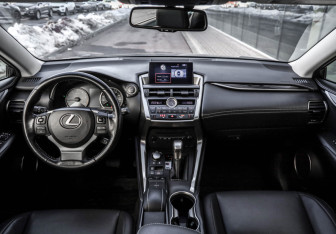 Подержанный автомобиль Lexus NX 2015 года (10 фото)
